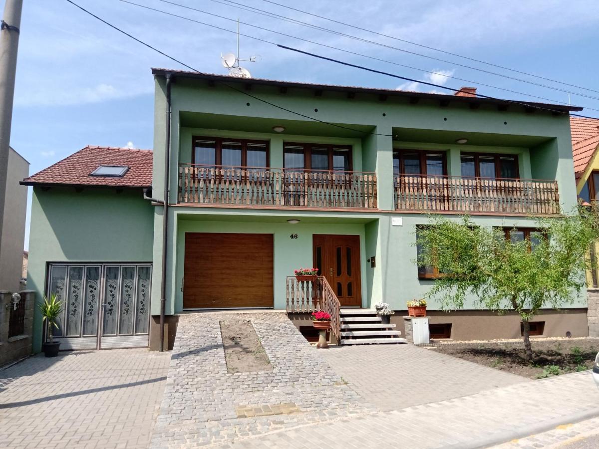 U Hradeb Lägenhet Mikulov Exteriör bild